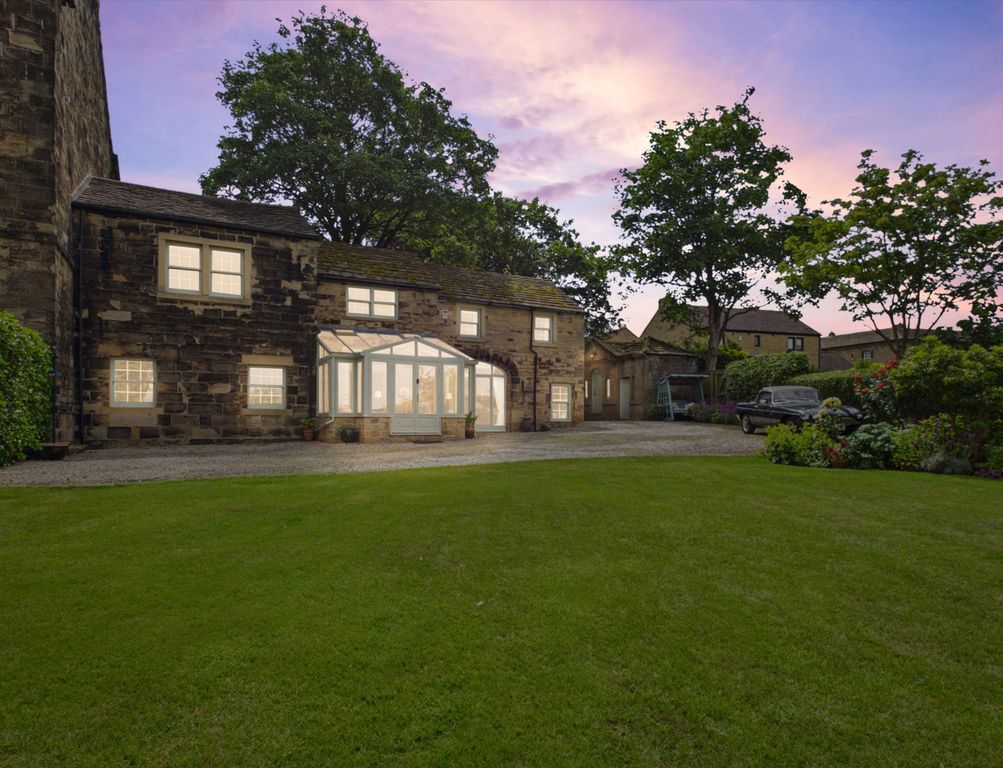 Property photo 1 of 34 Cam02637G0-Pr0043-Still024-2-2