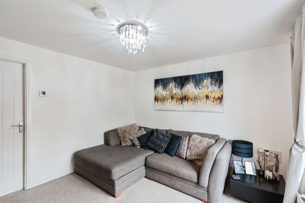 Property photo 3 of 20 Lounge