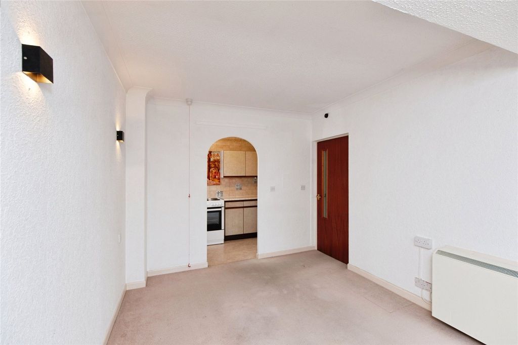 Property photo 3 of 9 Lounge