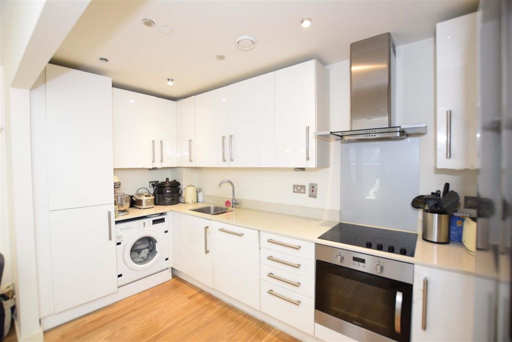 Property photo 3 of 10 Kitchen.Jpg