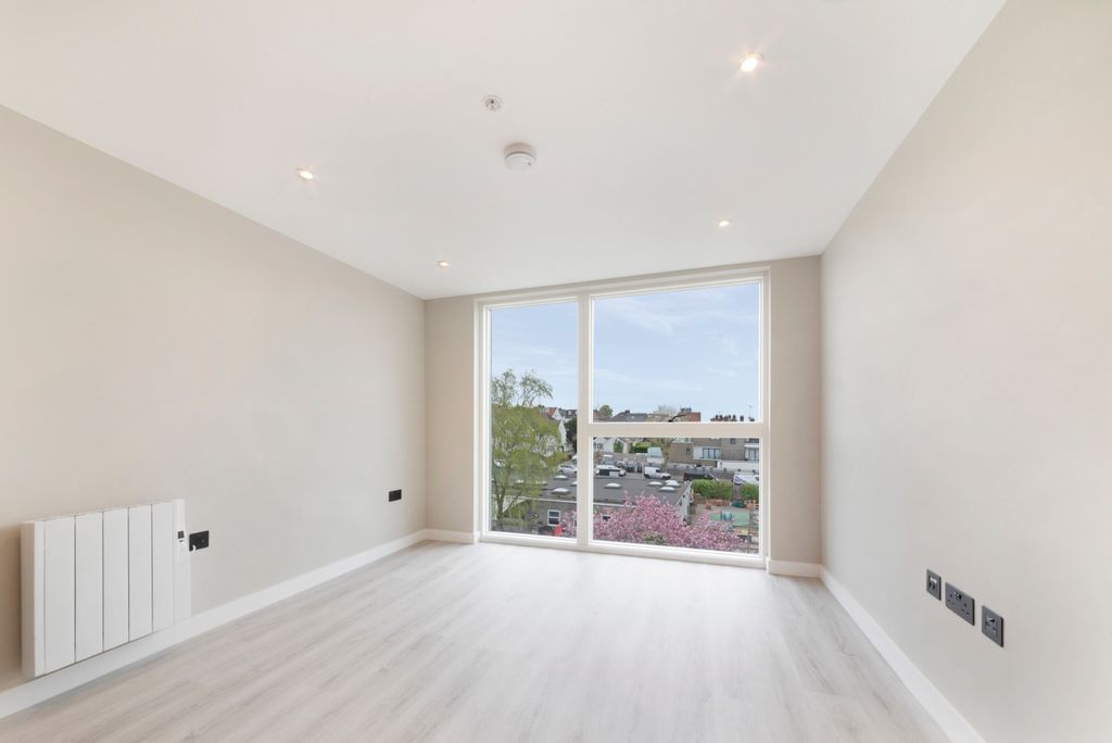 Property photo 3 of 7