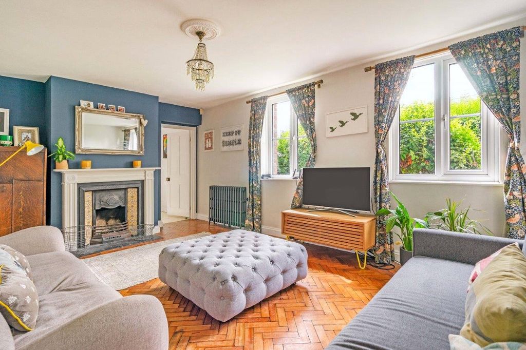 Property photo 2 of 16 Sitting Room