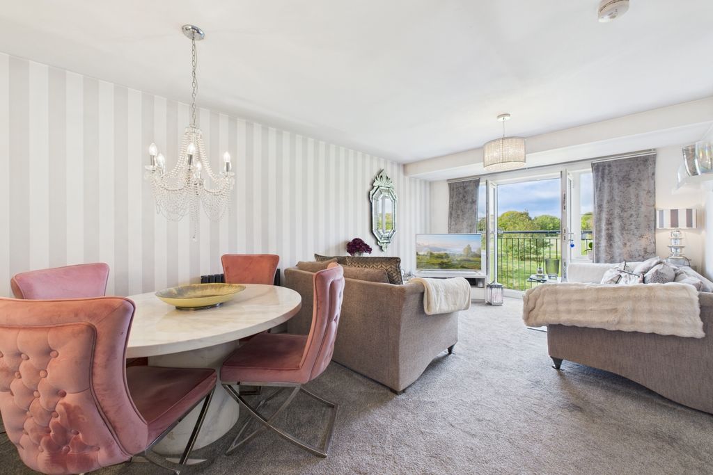 Property photo 2 of 17 Living Room