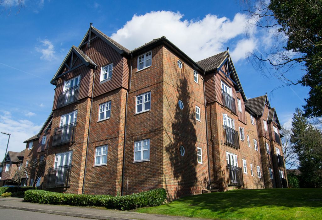 Property photo 1 of 9 Hiding In The Smart Suburb Of Worth In Crawley, This Magnificent, Fully Furnished, Two Bedroom Ground Floor Apartment
