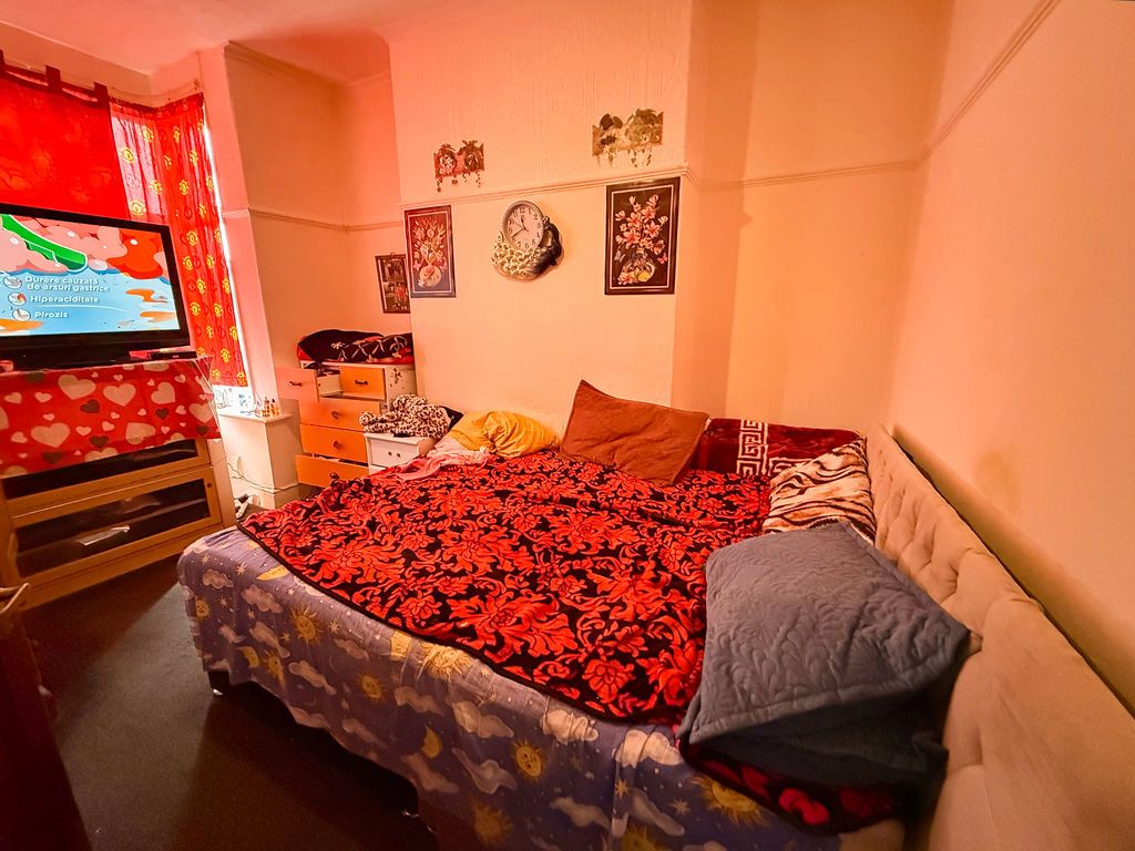 Property photo 3 of 6 Lounge