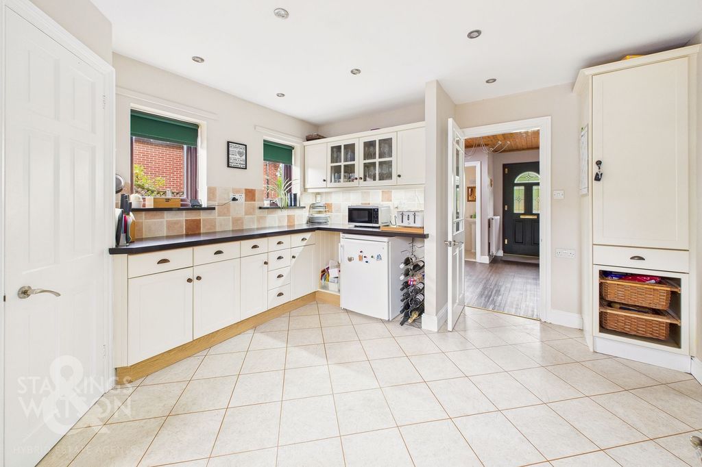 Property photo 1 of 33