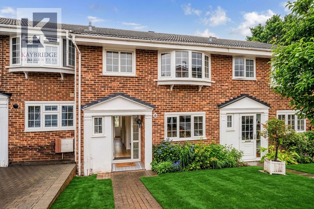 Property photo 1 of 11 Leas Close, Chessington - Kt9 2Eq