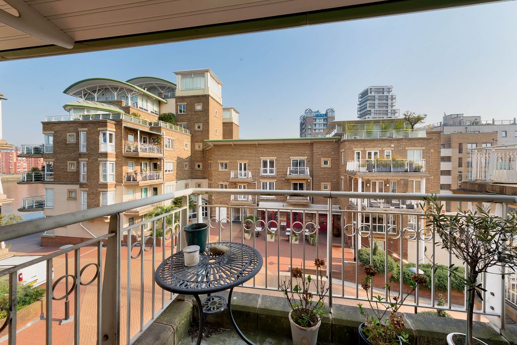 Property photo 3 of 8 Balcony