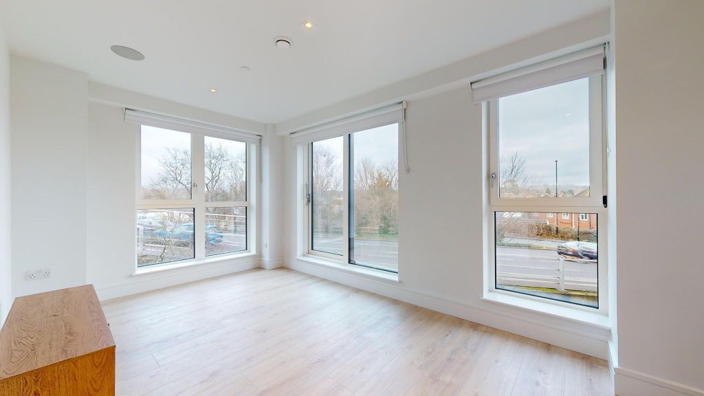 Property photo 1 of 18 Living Room