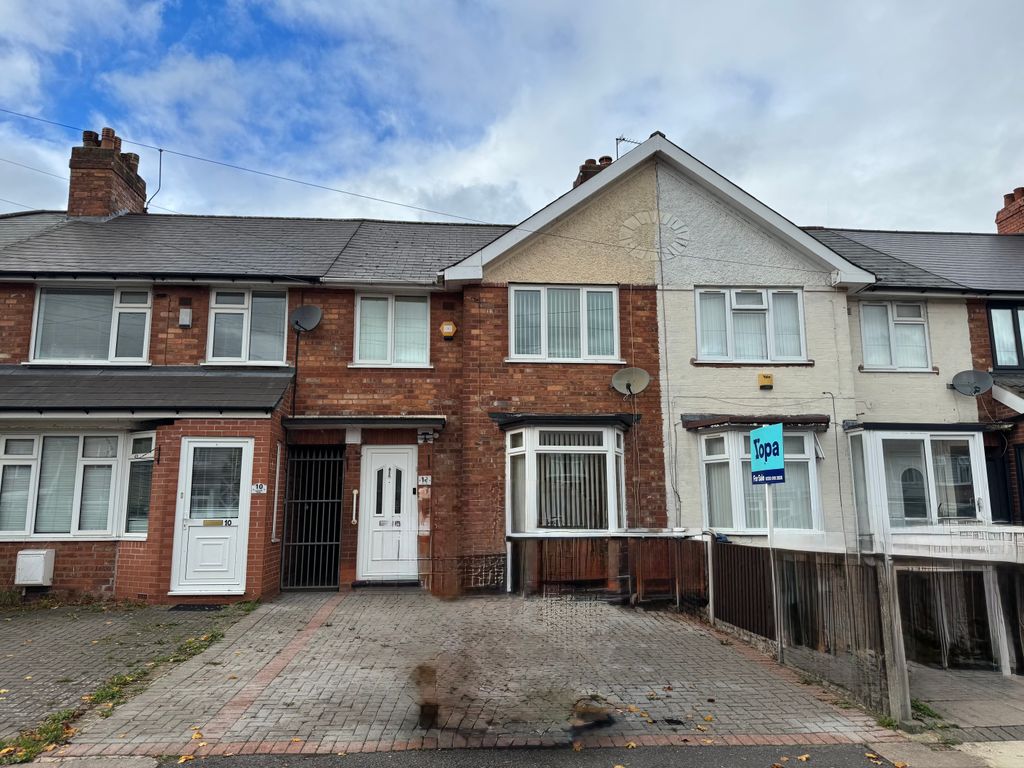 Property photo 1 of 13 Front And Driveway