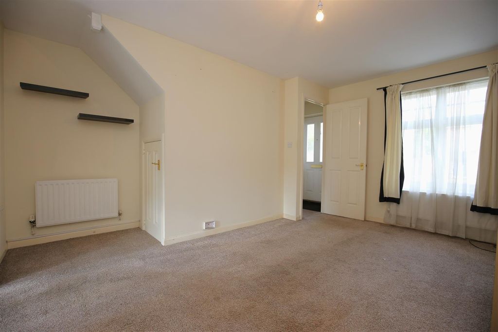 Property photo 3 of 13 Lounge