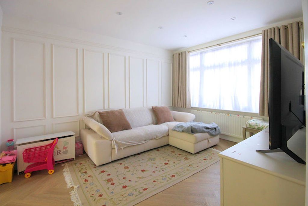 Property photo 3 of 11