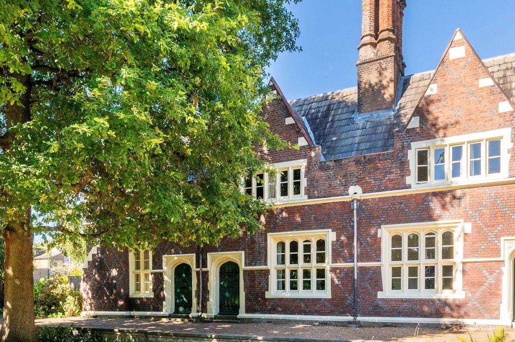 Property photo 1 of 21