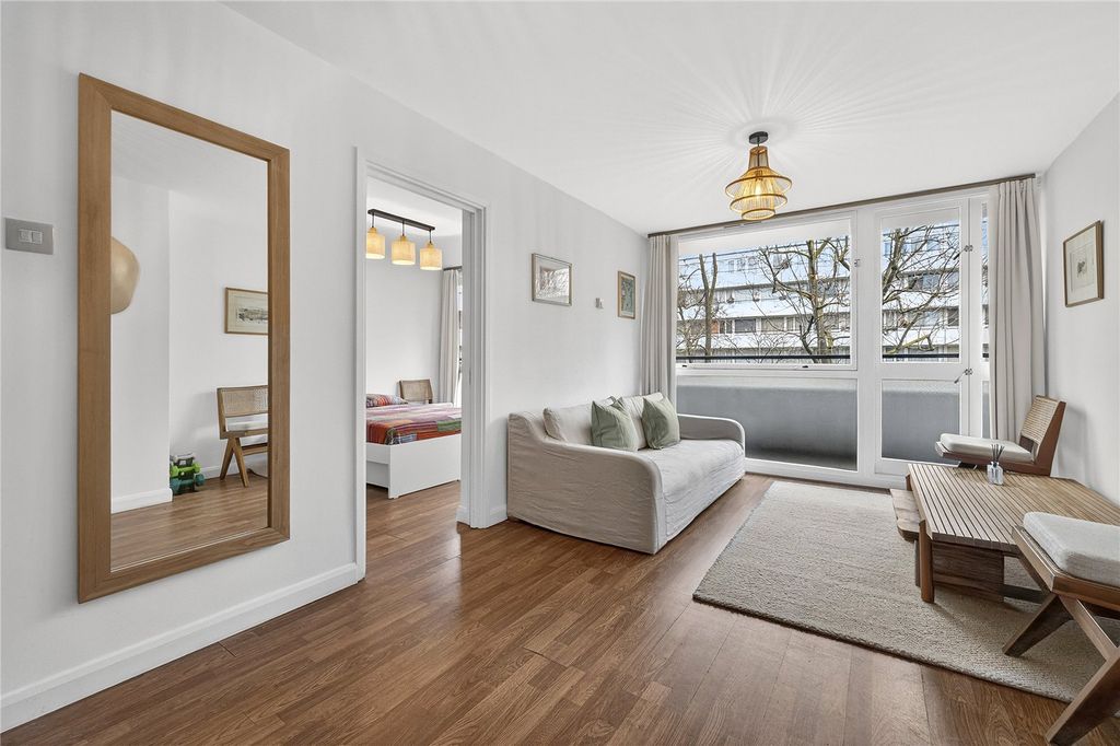 Property photo 2 of 8 Picture No. 21