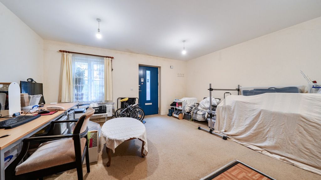 Property photo 3 of 18