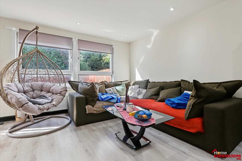 Property photo 3 of 24 Open Plan Lounge Dining (2)