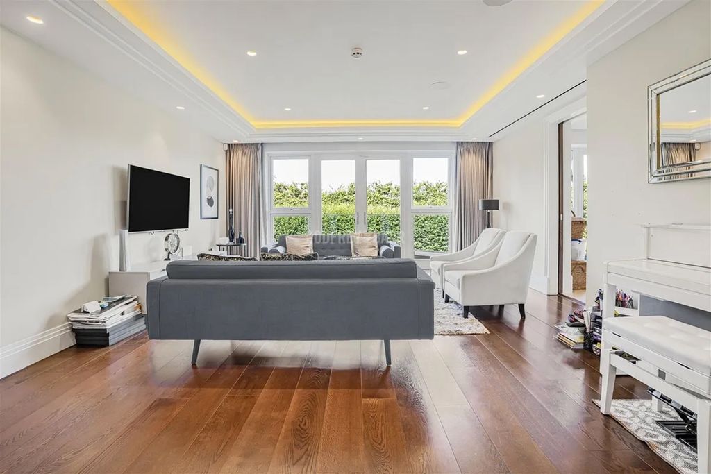 Additional image 7 of 3 bed flat to rentCockfosters Road, Hadley Wood EN4