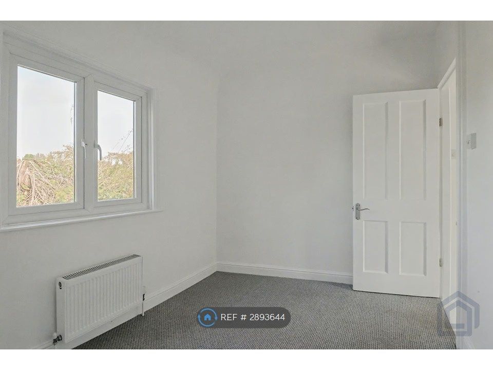 Property photo 2 of 9 Bedroom1