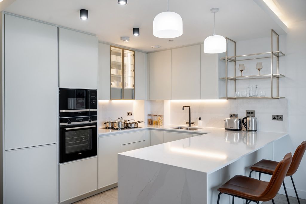 Property photo 2 of 23