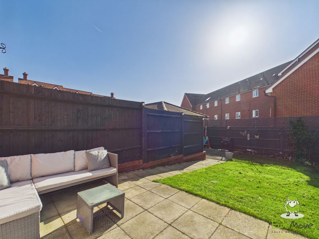 Property photo 3 of 19 Ewemove Estate Agents Basingstoke - Fishbourne