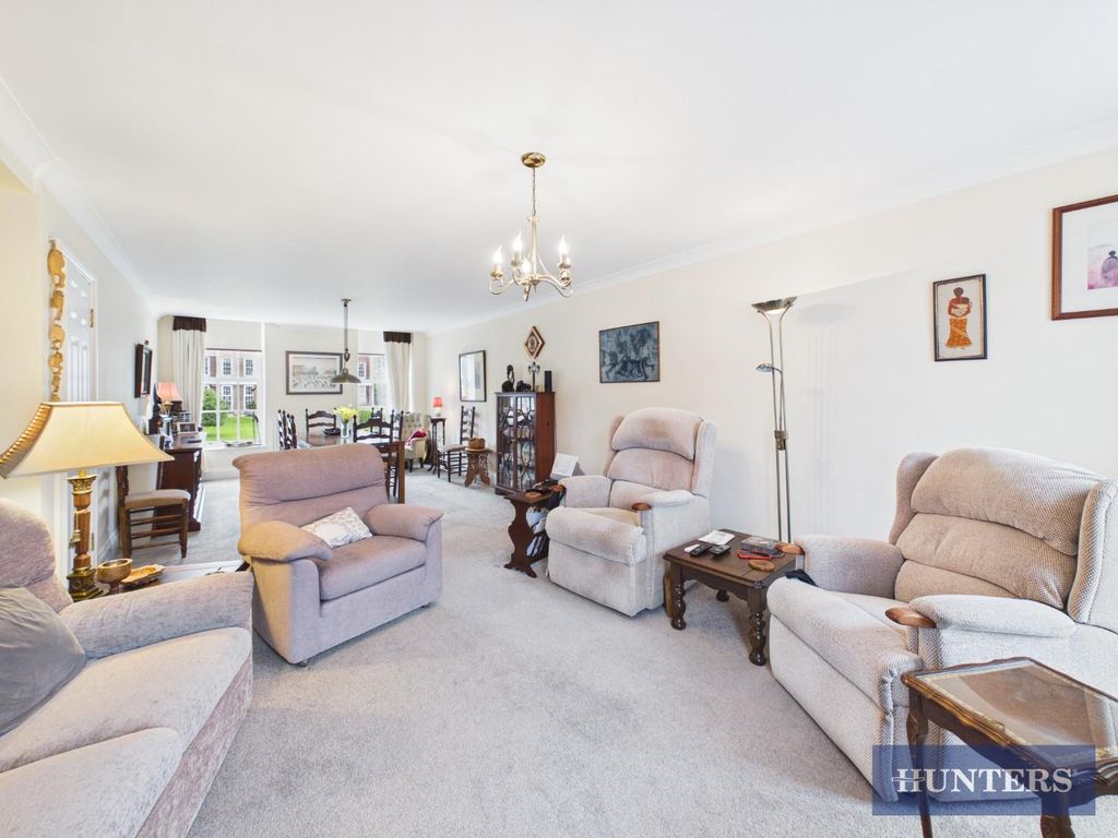 Property photo 2 of 16 Lounge
