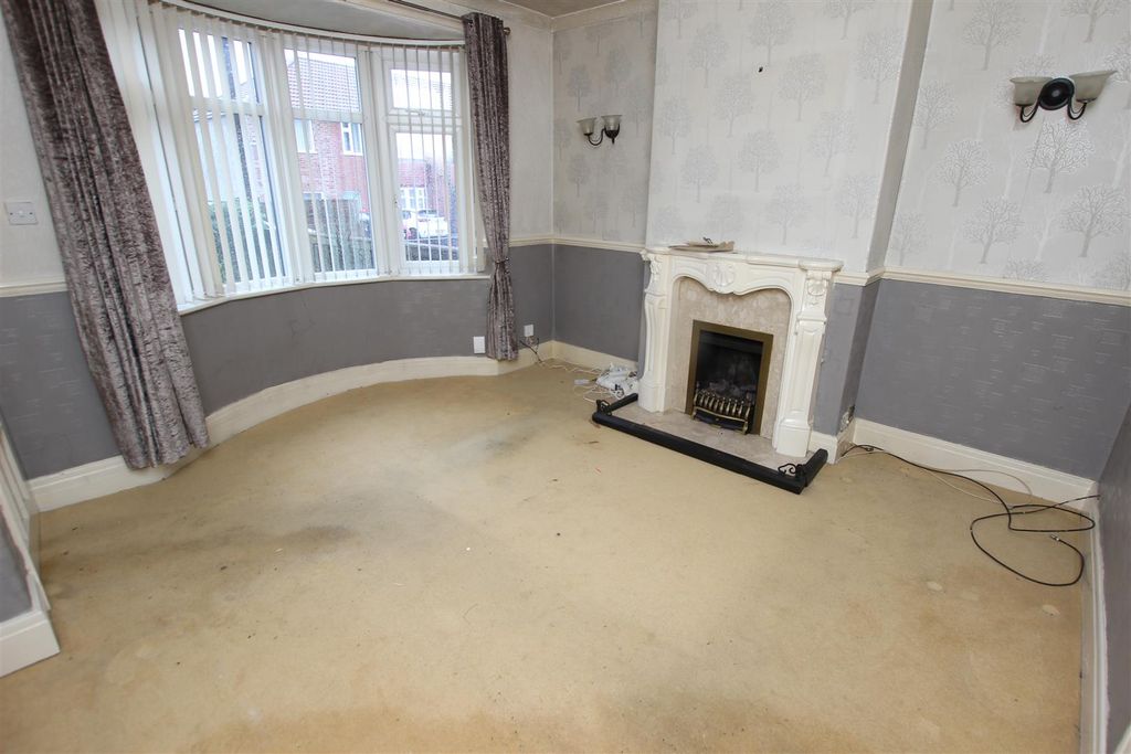 Property photo 2 of 12 Lounge