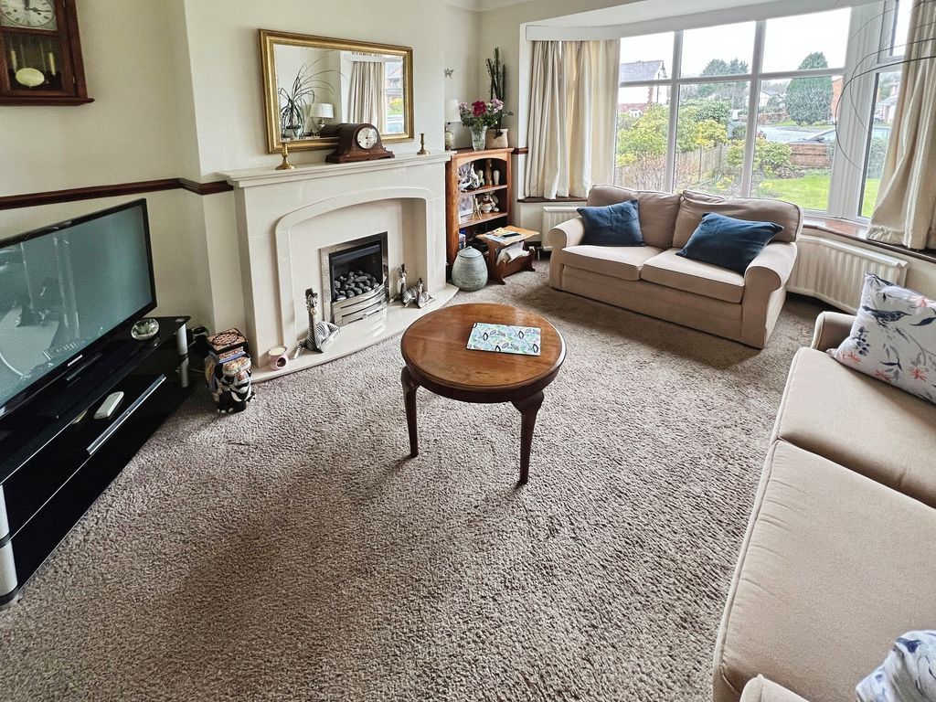 Property photo 2 of 18 Lounge