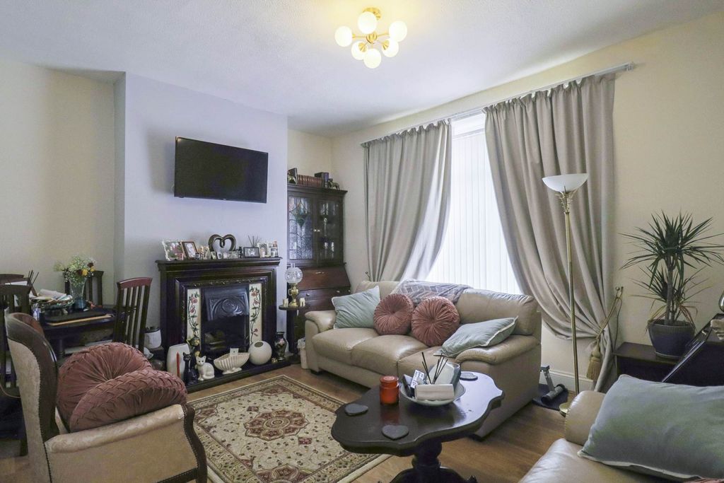 Property photo 2 of 12