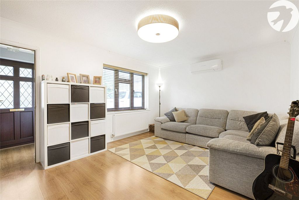 Property photo 2 of 35 Lounge