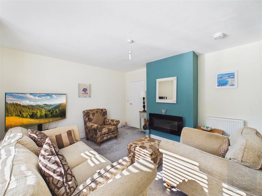 Property photo 3 of 17 Cam01858G0-Pr0328-Still015.Jpg