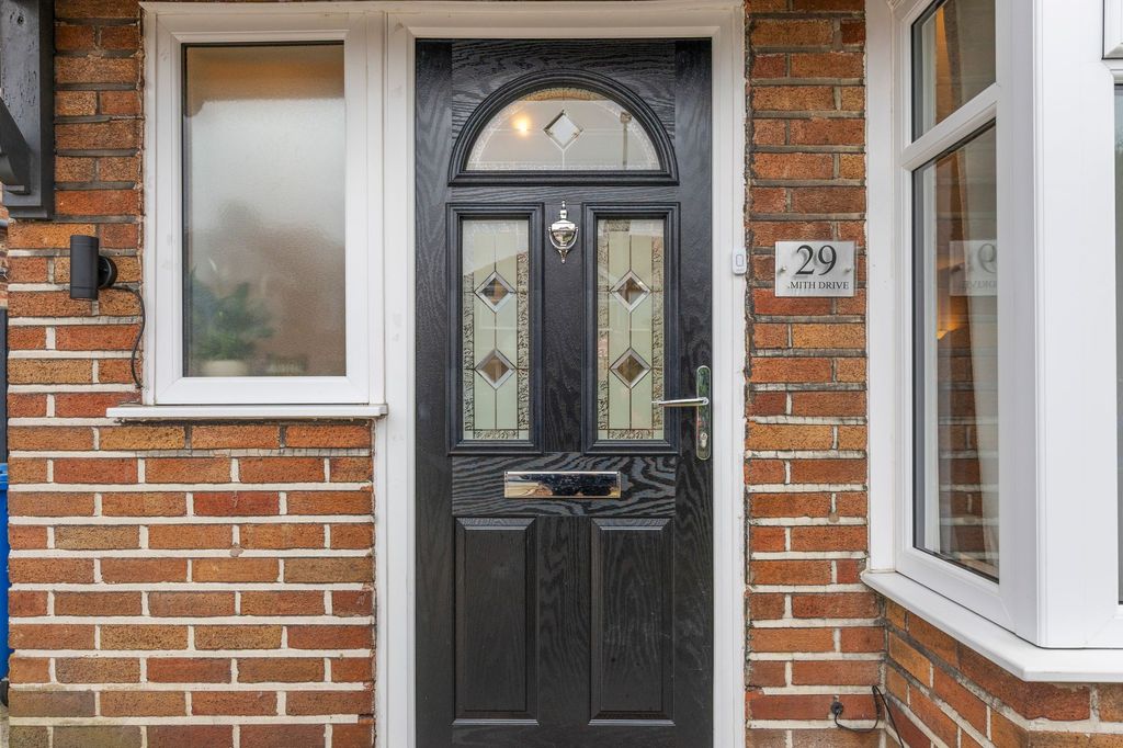 Property photo 2 of 31