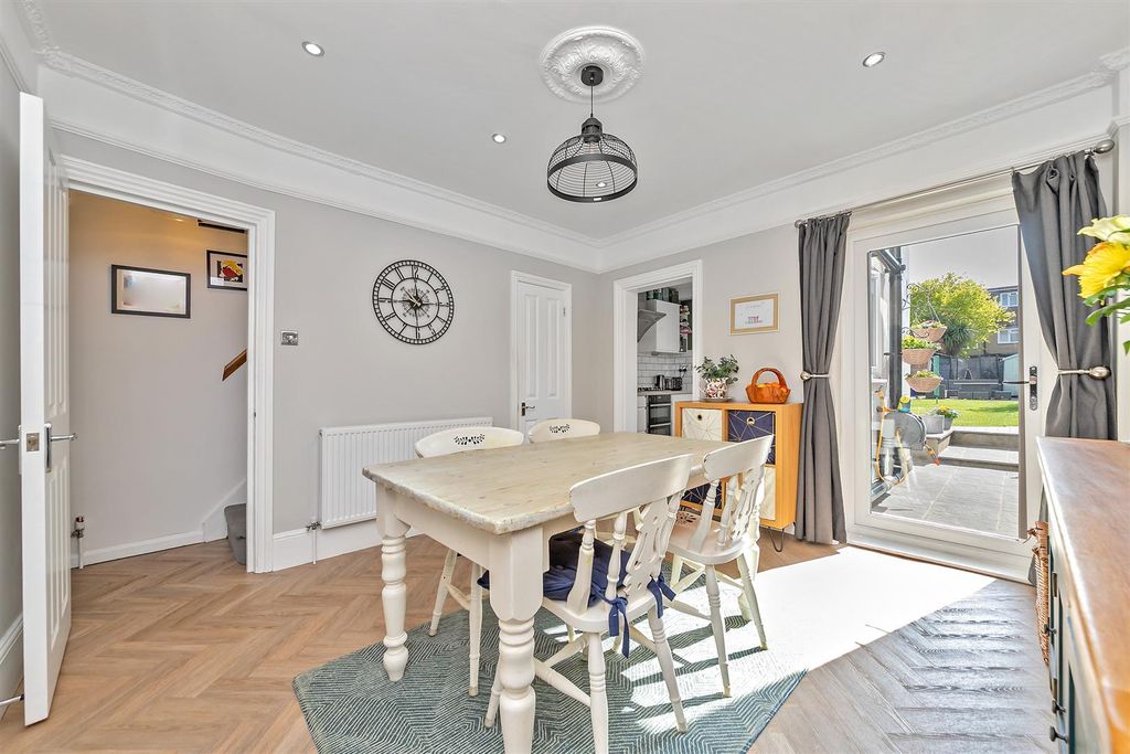 Property photo 3 of 23 20Roystonroad-12.Jpg