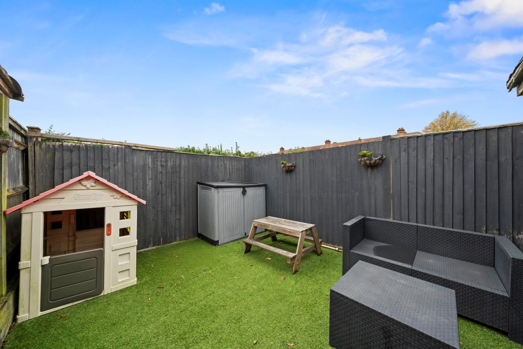 Property photo 2 of 14 Image00085