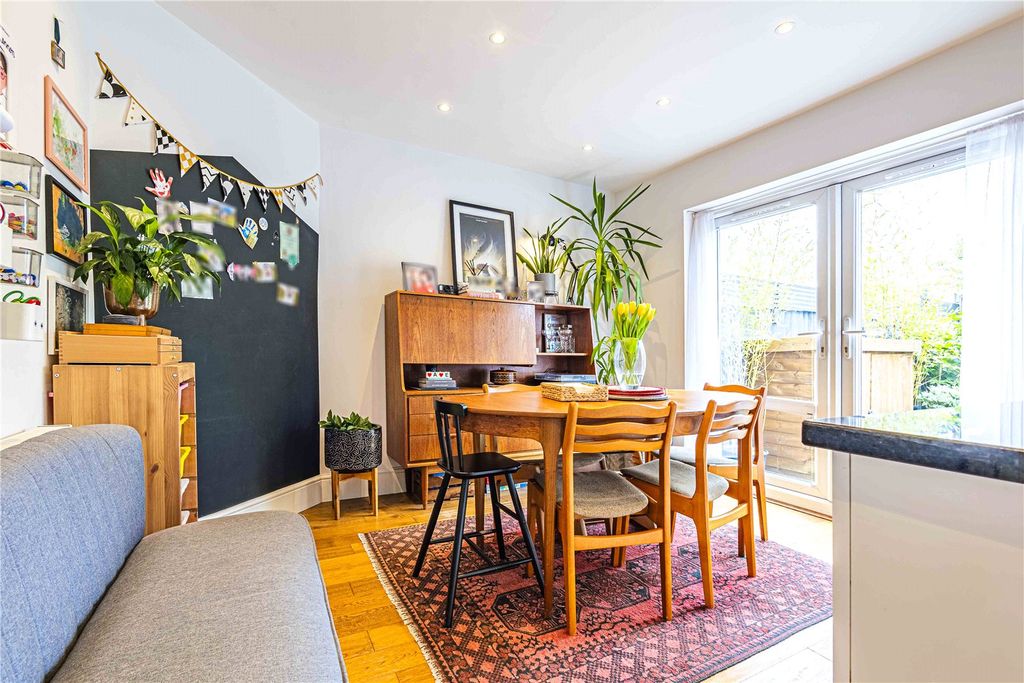 Property photo 3 of 21 Picture No. 12