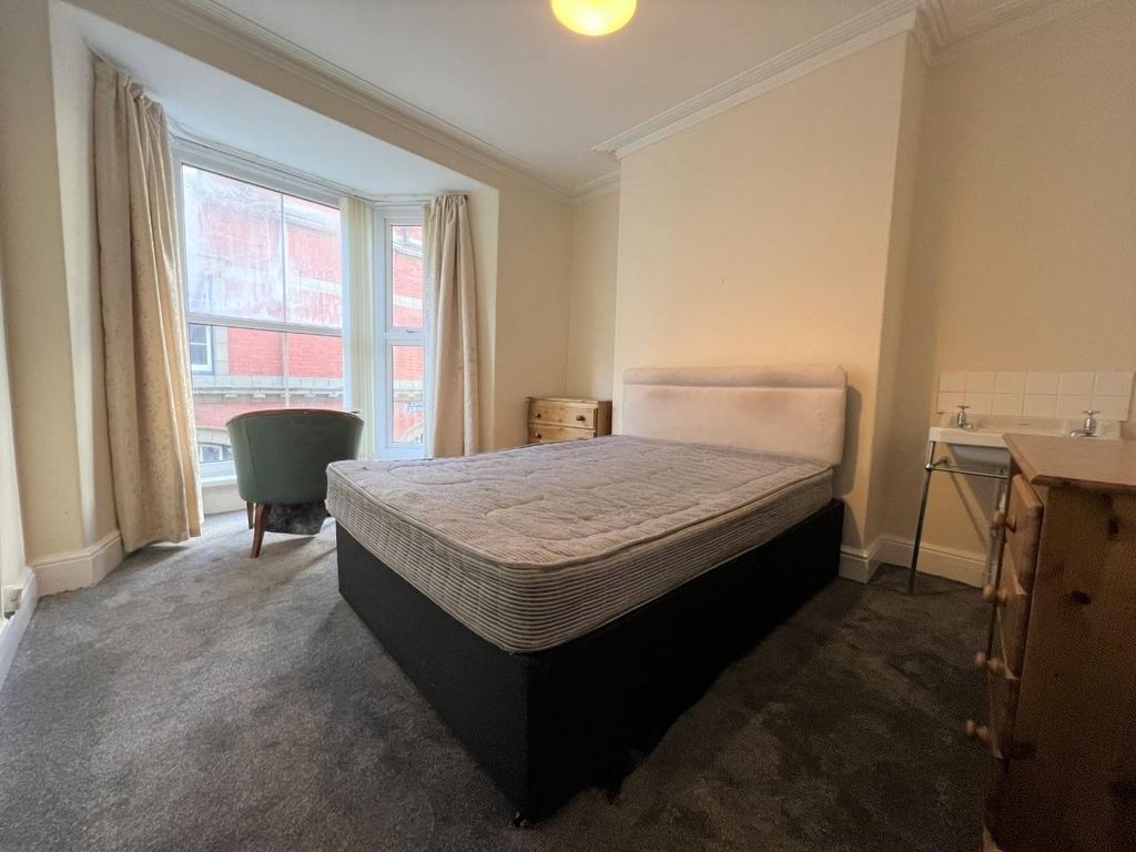 Property photo 1 of 14 Bed 7.Jpg