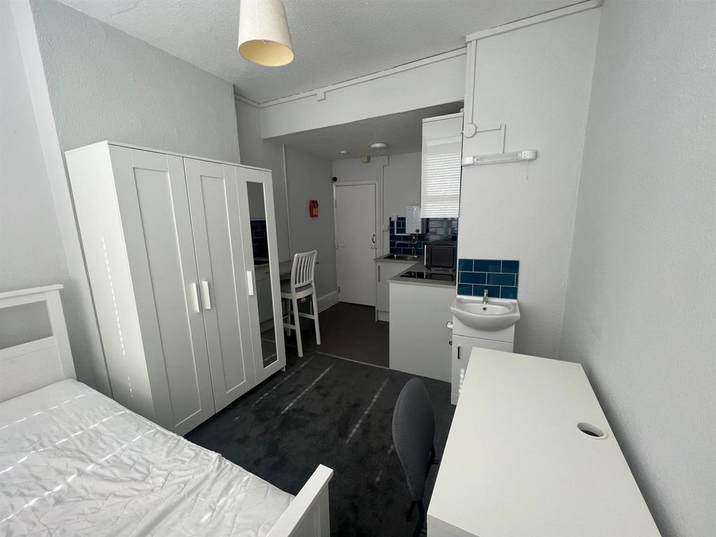 Property photo 1 of 12 Room