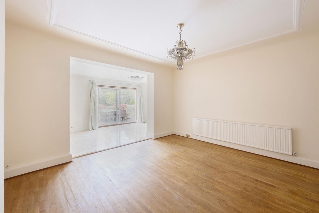 Property photo 2 of 17 Image