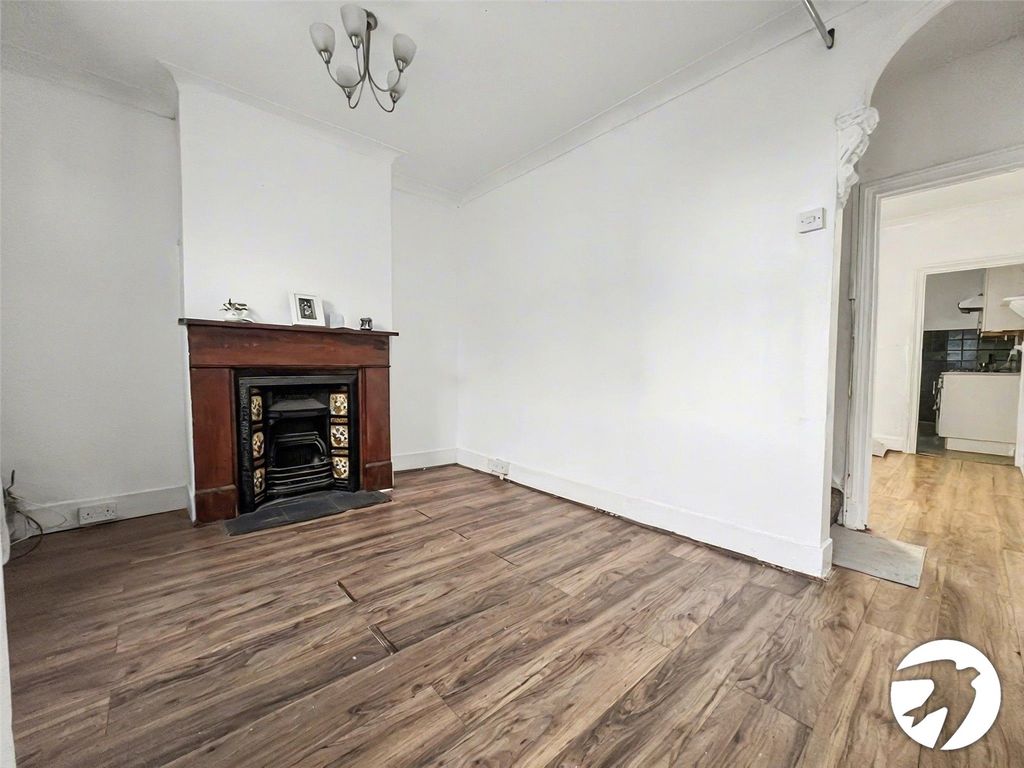 Property photo 2 of 9 Lounge