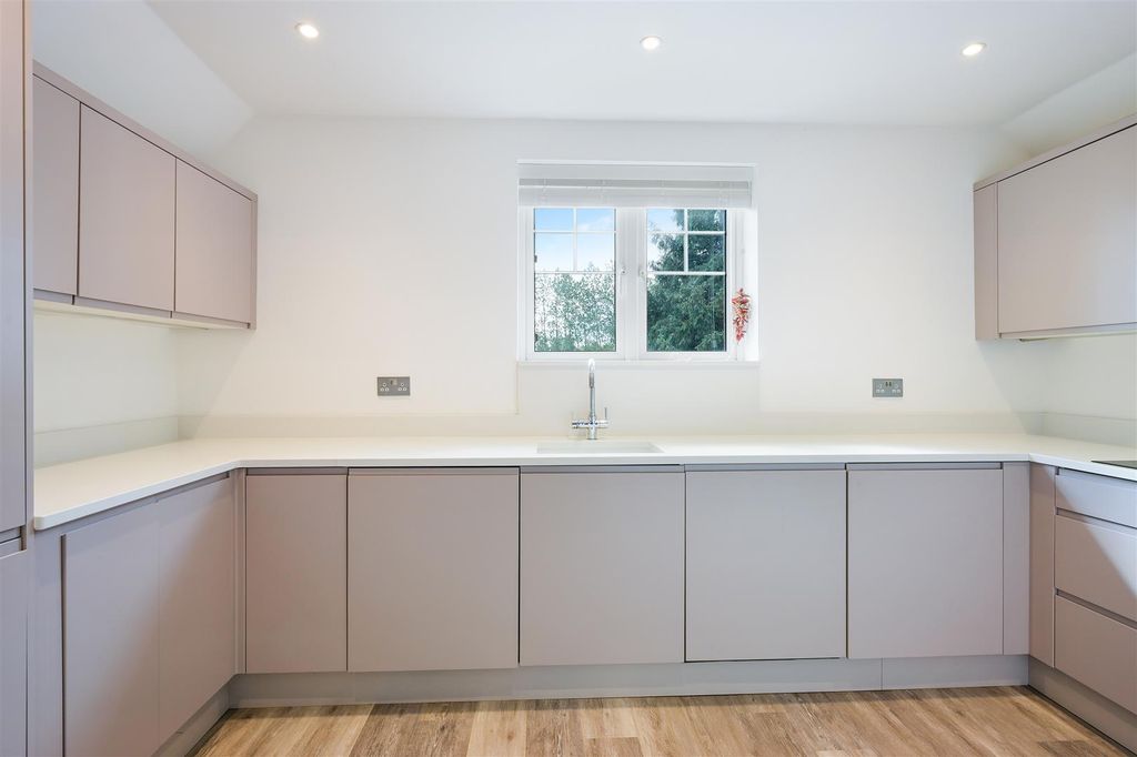 Property photo 2 of 27 Kingswood Grange, Flat 24- (7).Jpg