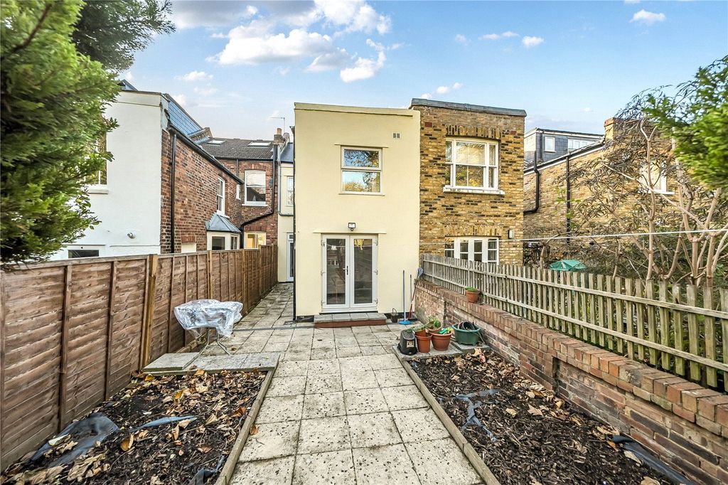 Property photo 2 of 20 Picture No. 18