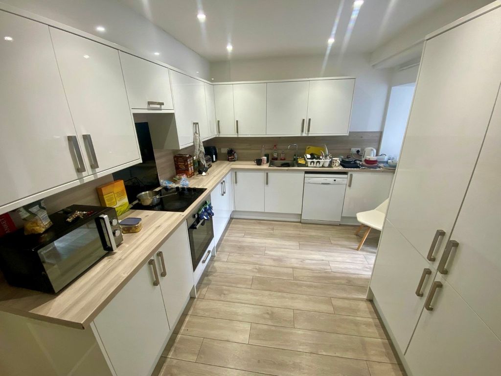 Property photo 2 of 12 Picture No. 18