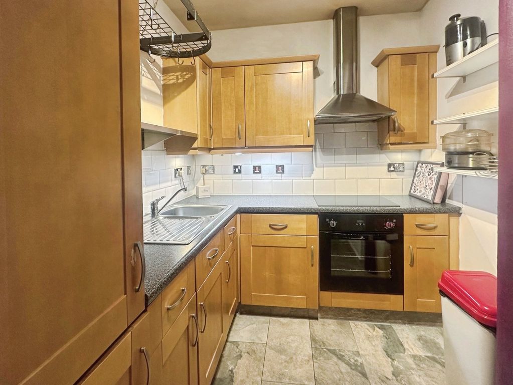 Property photo 3 of 8 Kitchen