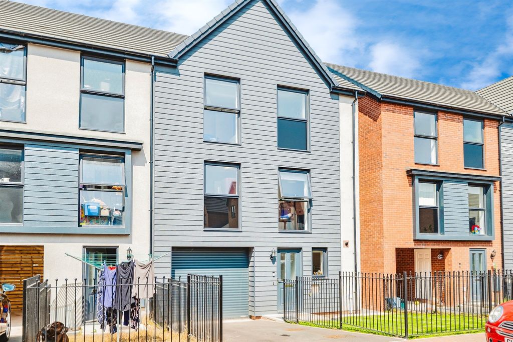 Property photo 3 of 20