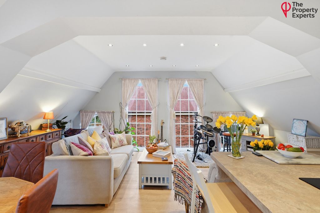 Property photo 2 of 34