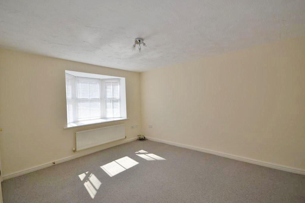 Property photo 3 of 18 Living Room