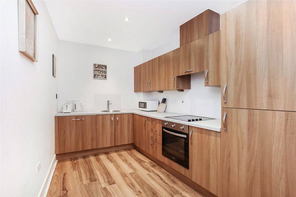 Property photo 3 of 19 Kitchen
