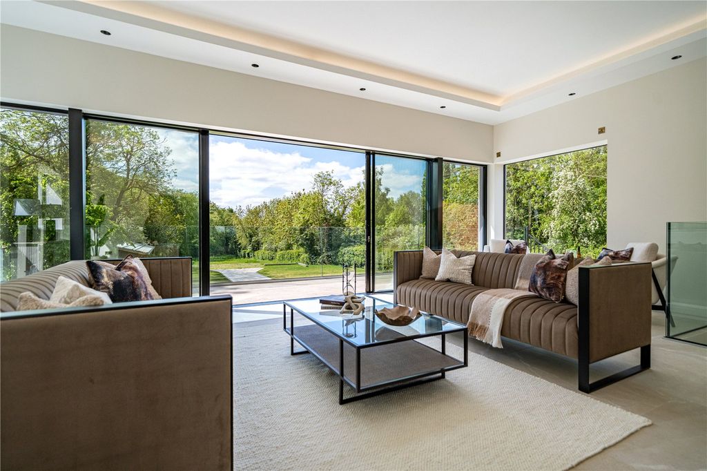 Property photo 2 of 26 Sitting Room