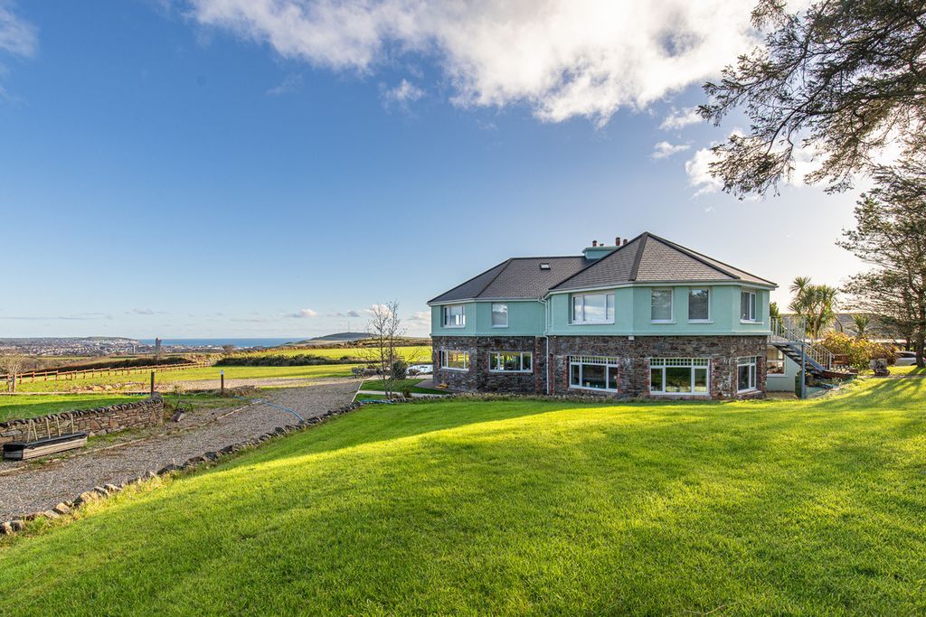 Property photo 2 of 34