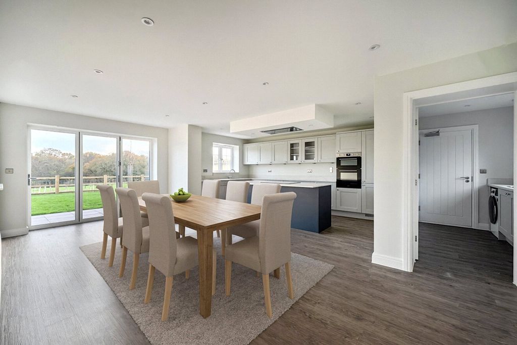 Property photo 2 of 17 Picture No. 21