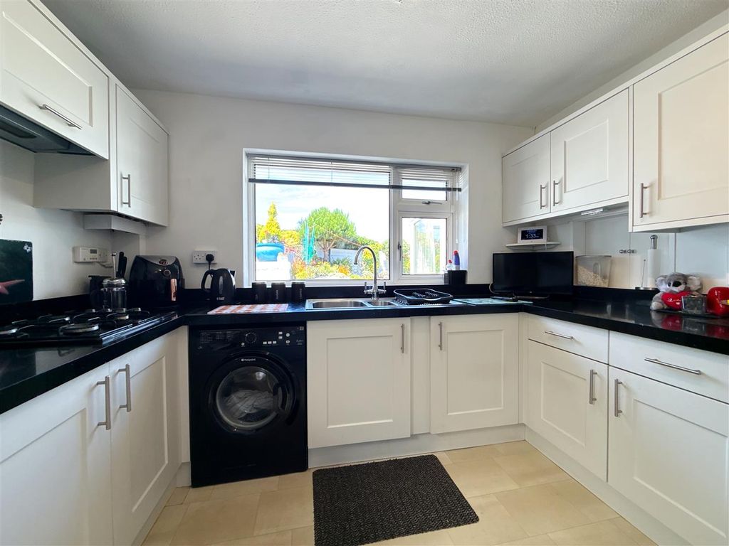 Property photo 3 of 18 Kitchen (2).Jpg